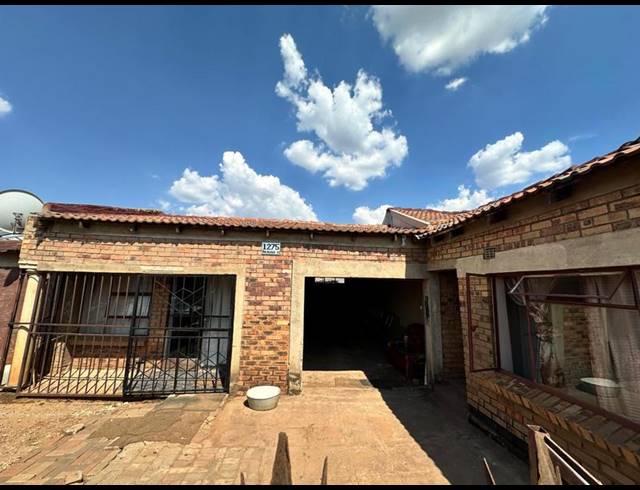 6 BEDROOM HOUSE FOR SALE IN RONDEBULT